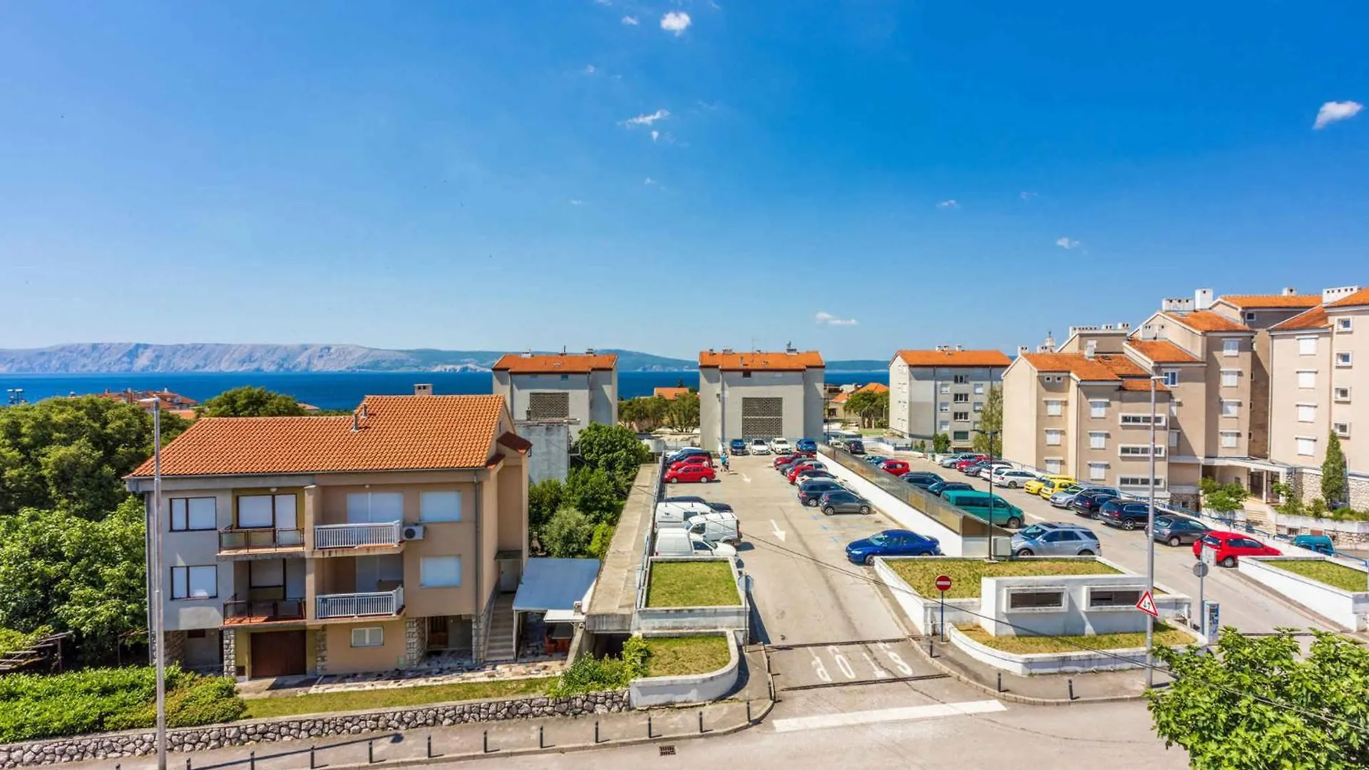 Apartment In Novi Vinodolski 43092