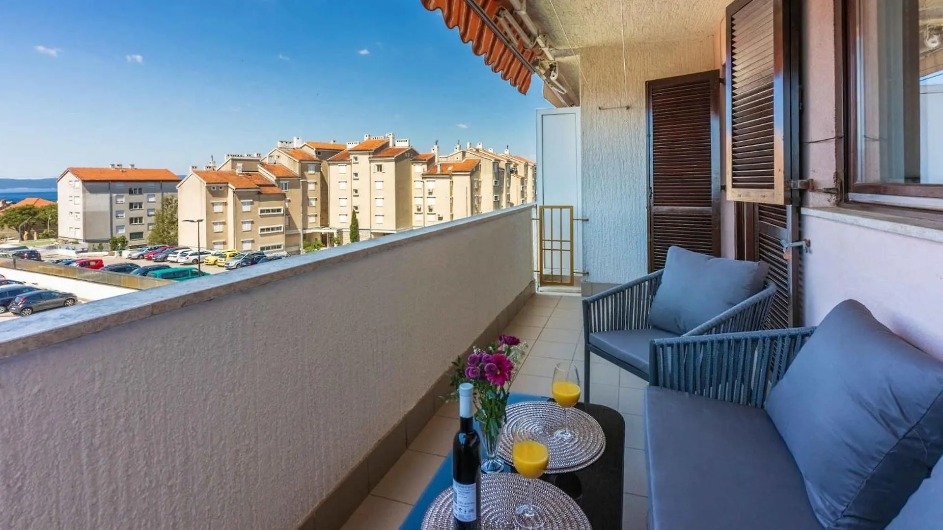 Apartment In Novi Vinodolski 43092