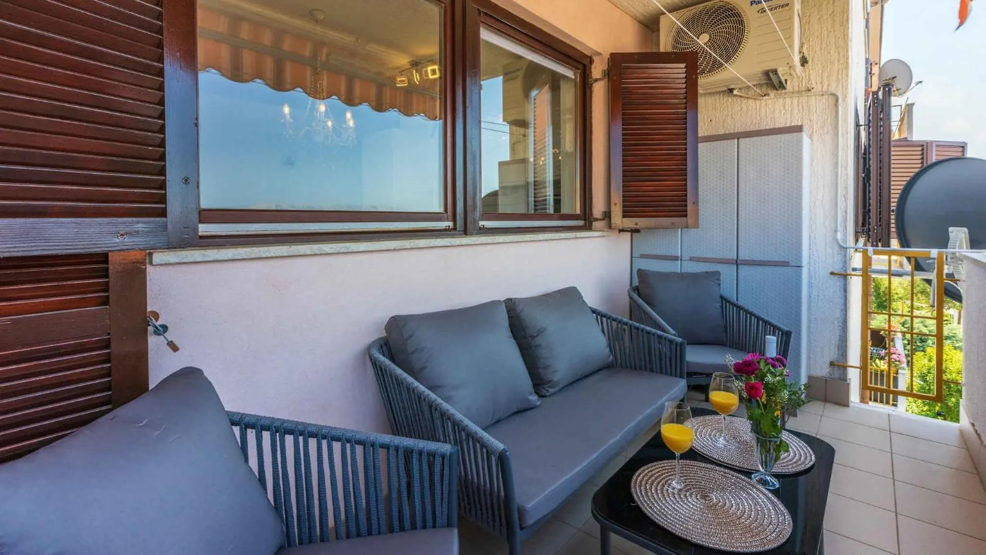 Apartment In Novi Vinodolski 43092