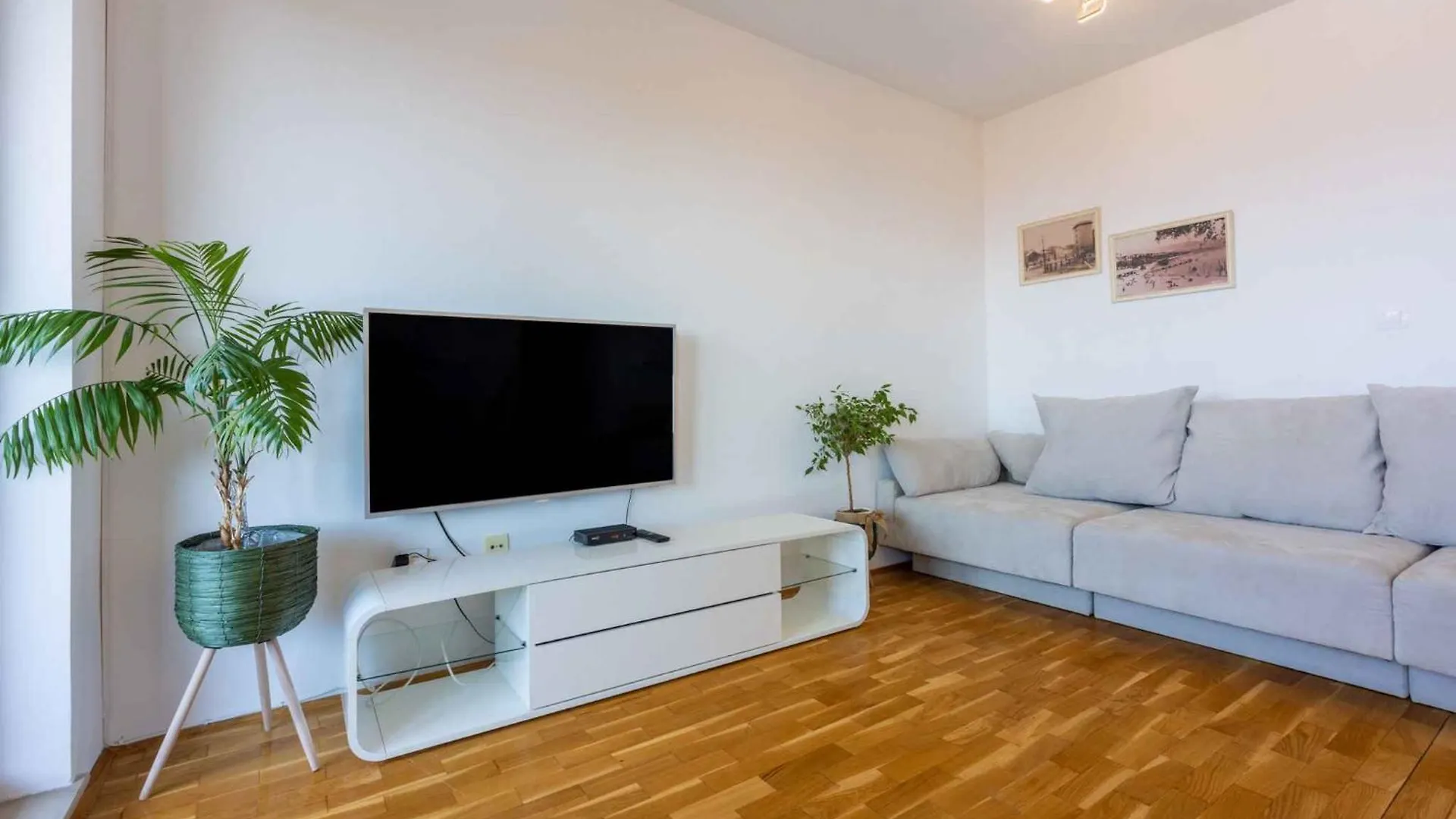 Apartment In Novi Vinodolski 43092