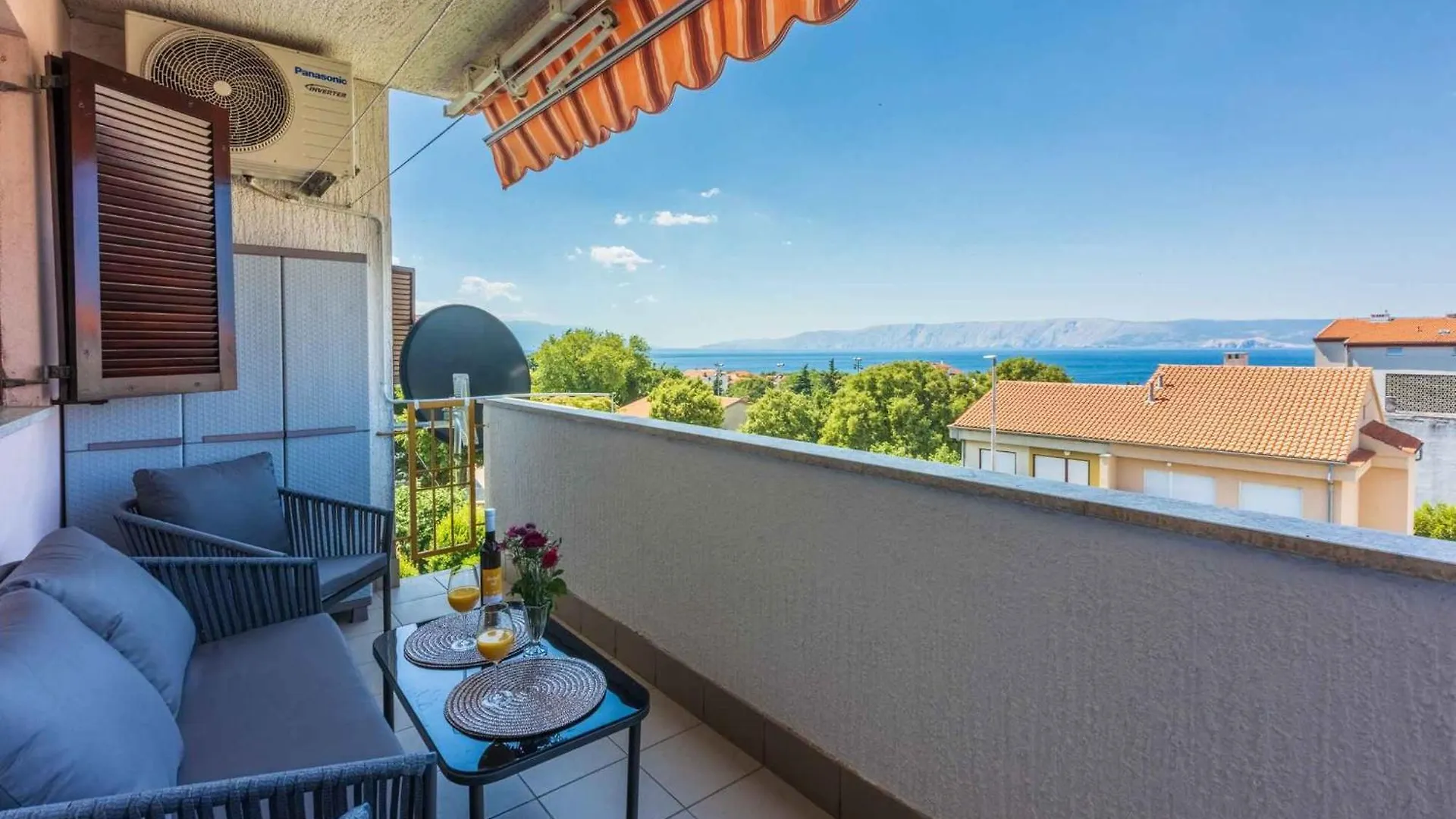 Apartment In Novi Vinodolski 43092